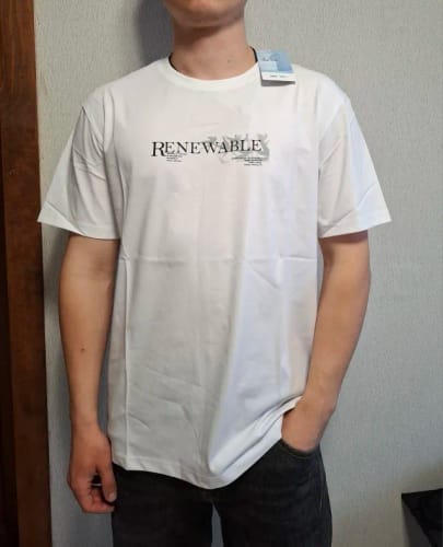 Customer photo review of Semir Men's T-Shirt – Premium Casual Comfort for Every Season