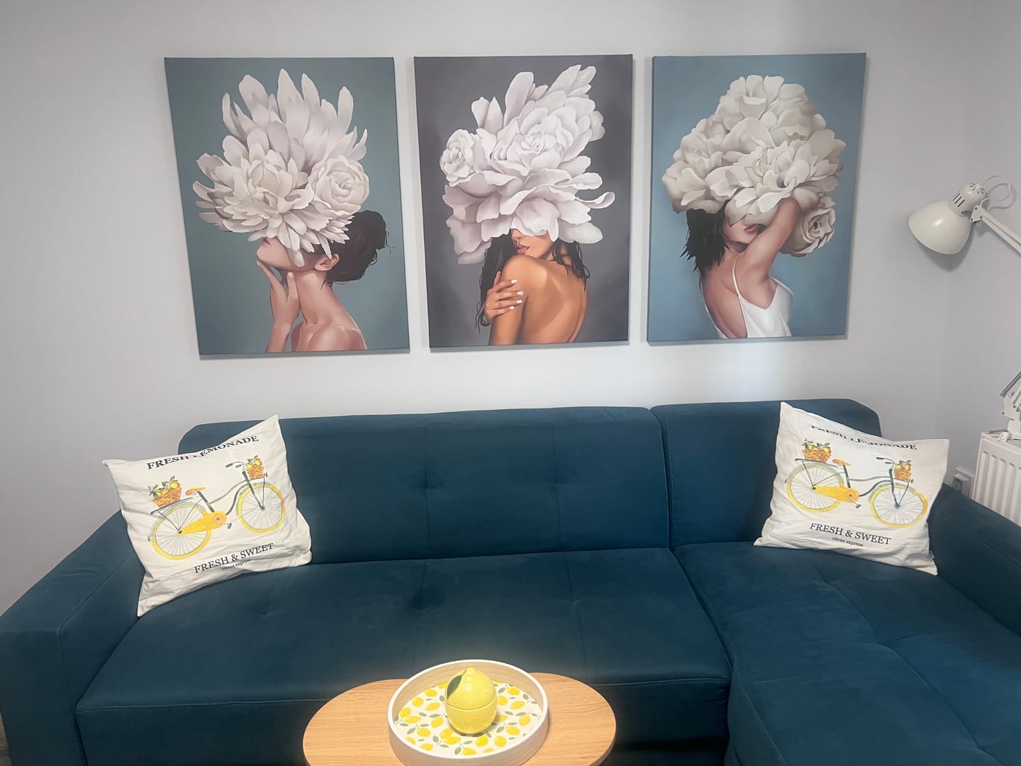Customer photo review of Set tablouri living sau dormitor femei cu flori albe si albastru design interior decoratiuni casa panza canvas pe sasiu lemn HIDDEN WOMAN