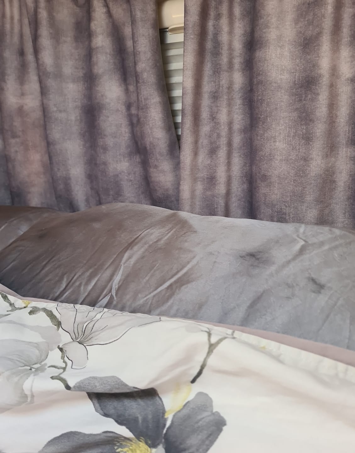 Customer photo review of Steel Grey 22 Momme Mulberry Silk Pillowcase