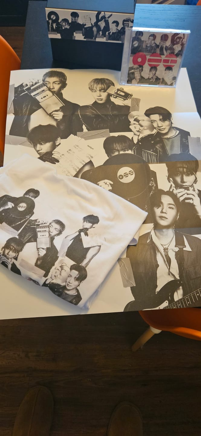 Customer photo review of BTS - ARIRANG 5TH ALBUM T-SHIRT CD BOX SET VER