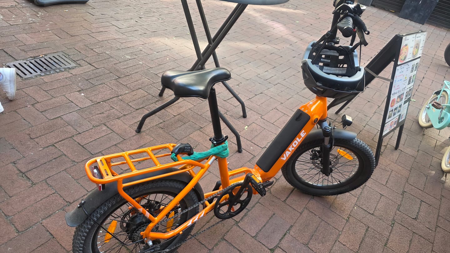 Customer photo review of Vakole VT4 2025 Version 250W 20" Foldable Electric Bike 468Wh Compact Step-through E-bike 36V 13Ah Battery