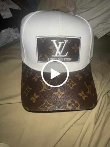 Customer video review of Elegant Contrast Cap: Minimalist Aesthetic