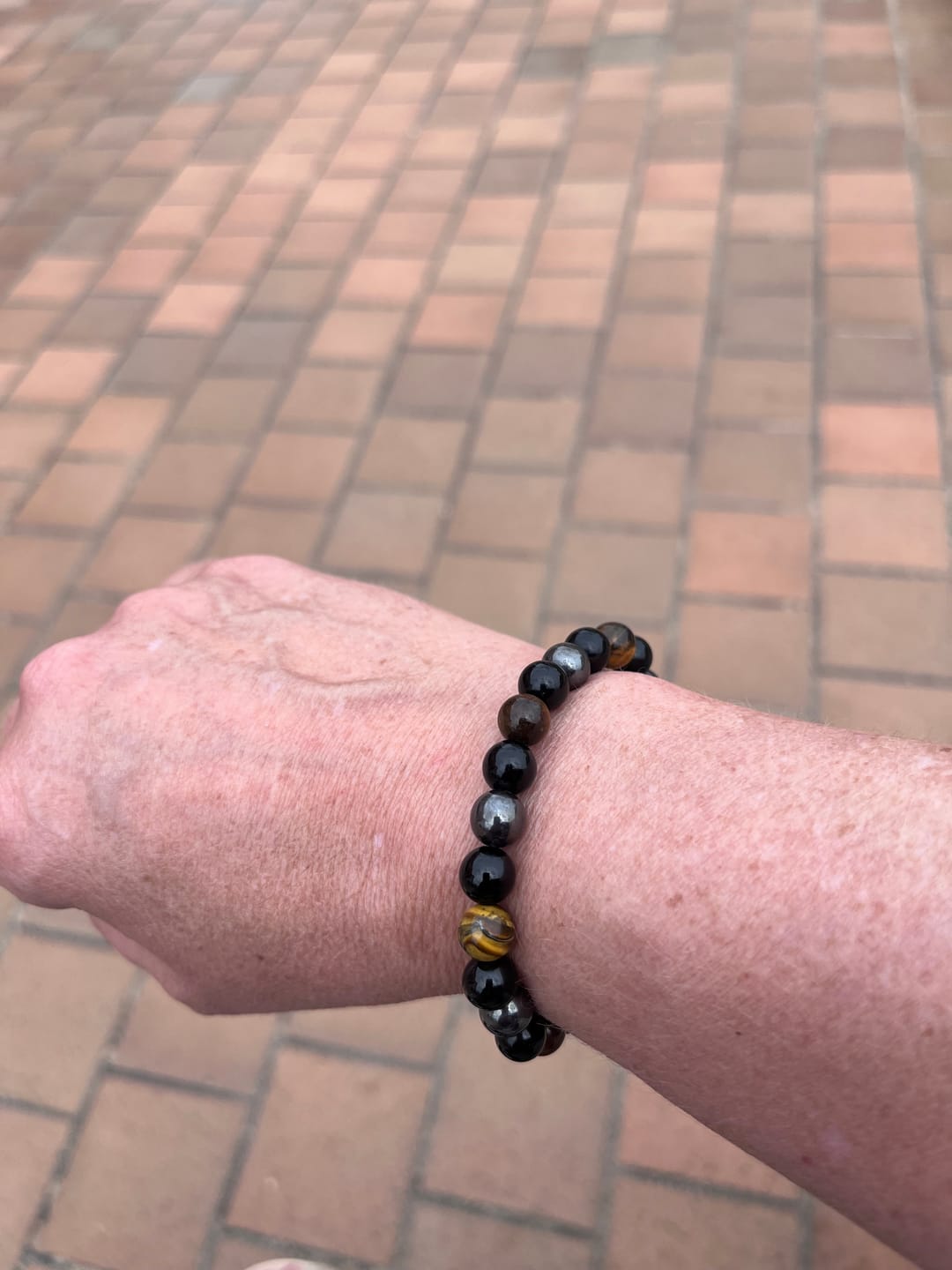 Customer photo review of Schutz Armband: Turmalin, Tigerauge, Hämatit | Dreifach Schutz