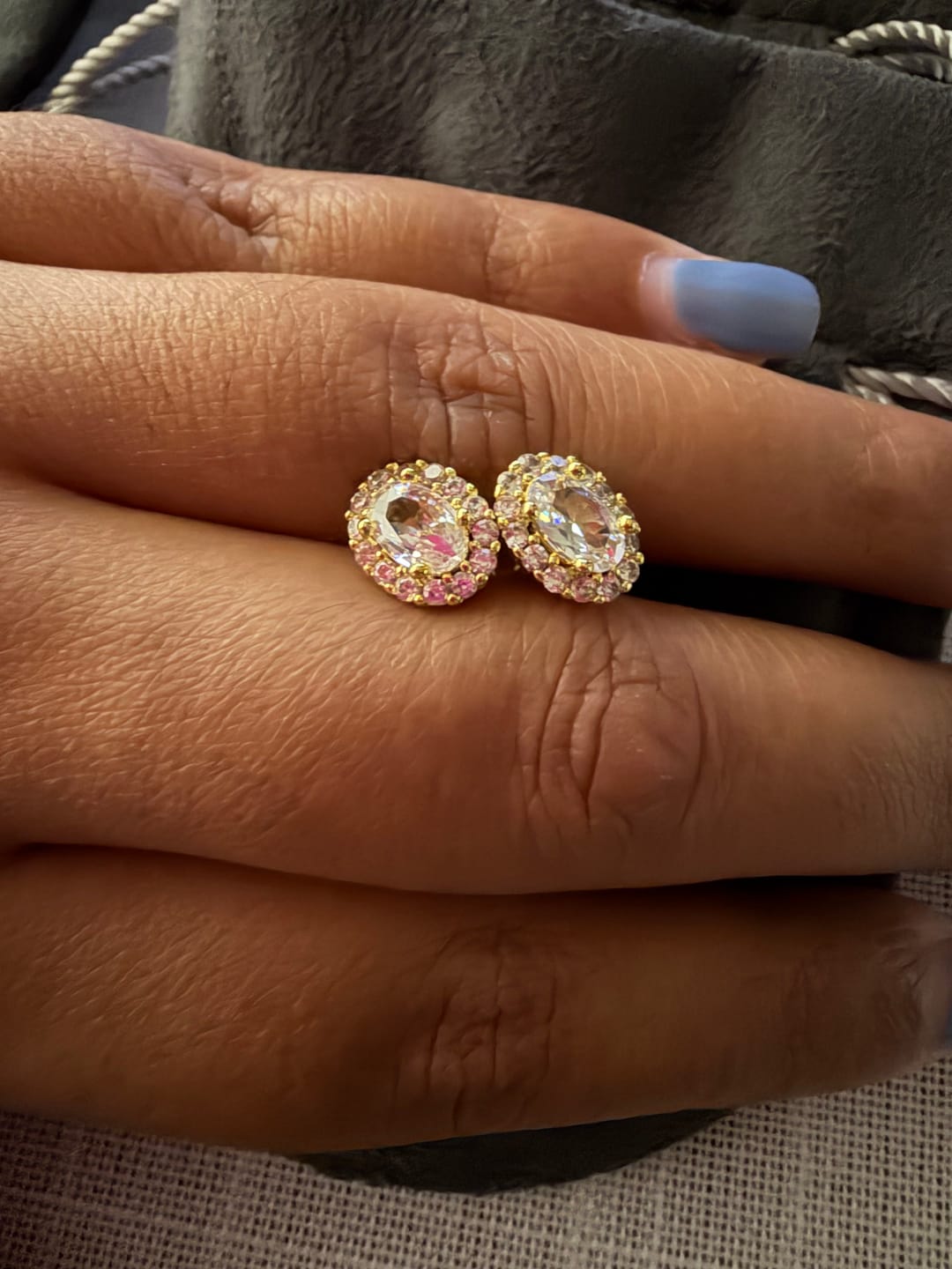 Customer photo review of Par Arete Ovalado Birthstone Dorado