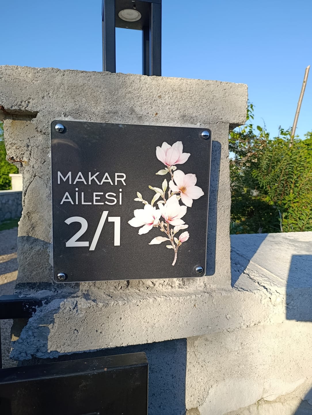 Customer photo review of Kişiye Özel Manolya Çiçekli Kapı İsimliği