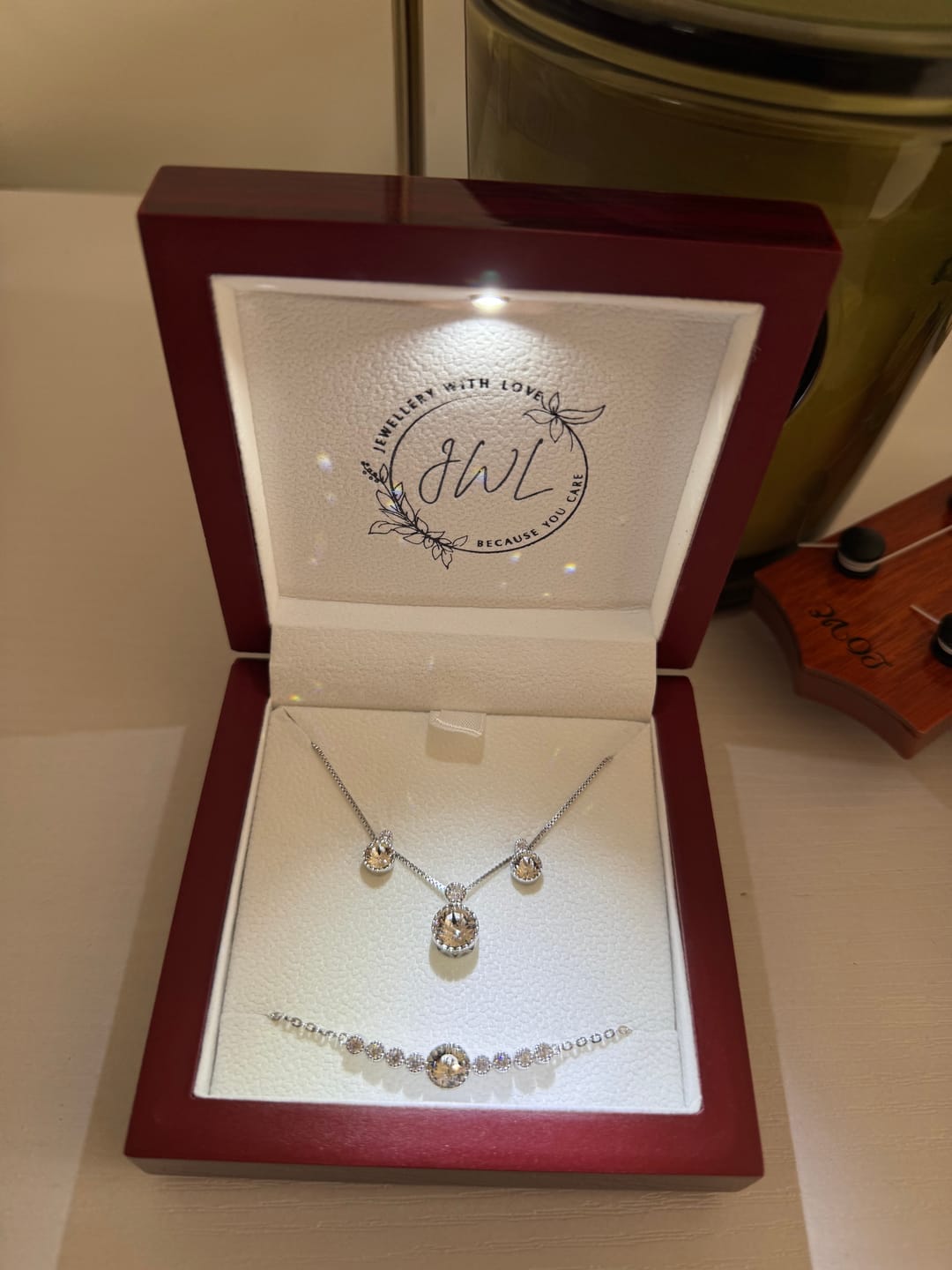 Customer photo review of 3-Piece Diamond White Crystal Jewellery Gift Set