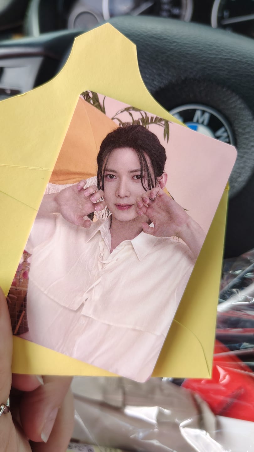 Customer photo review of K-POP BLIND RANDOM PHOTOCARD