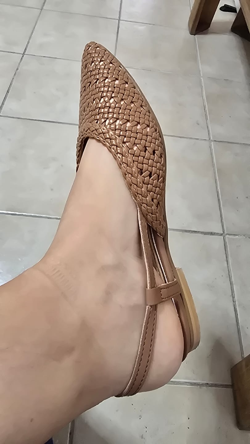 Customer photo review of ZAPATO FLAT DESTALONADO TEJIDO BOHO CAFÉ