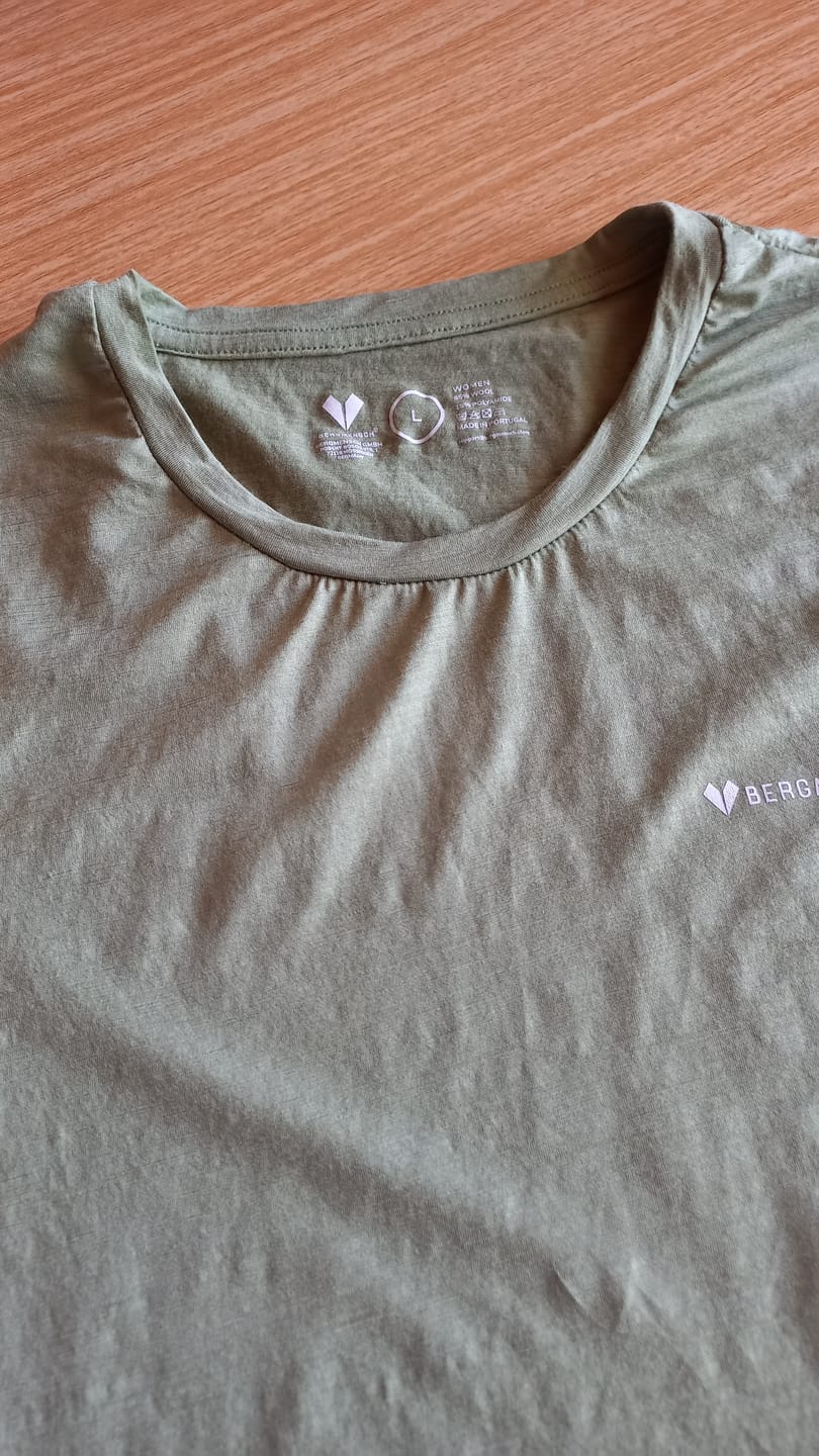 Customer photo review of Herren Essential Merino Shirt