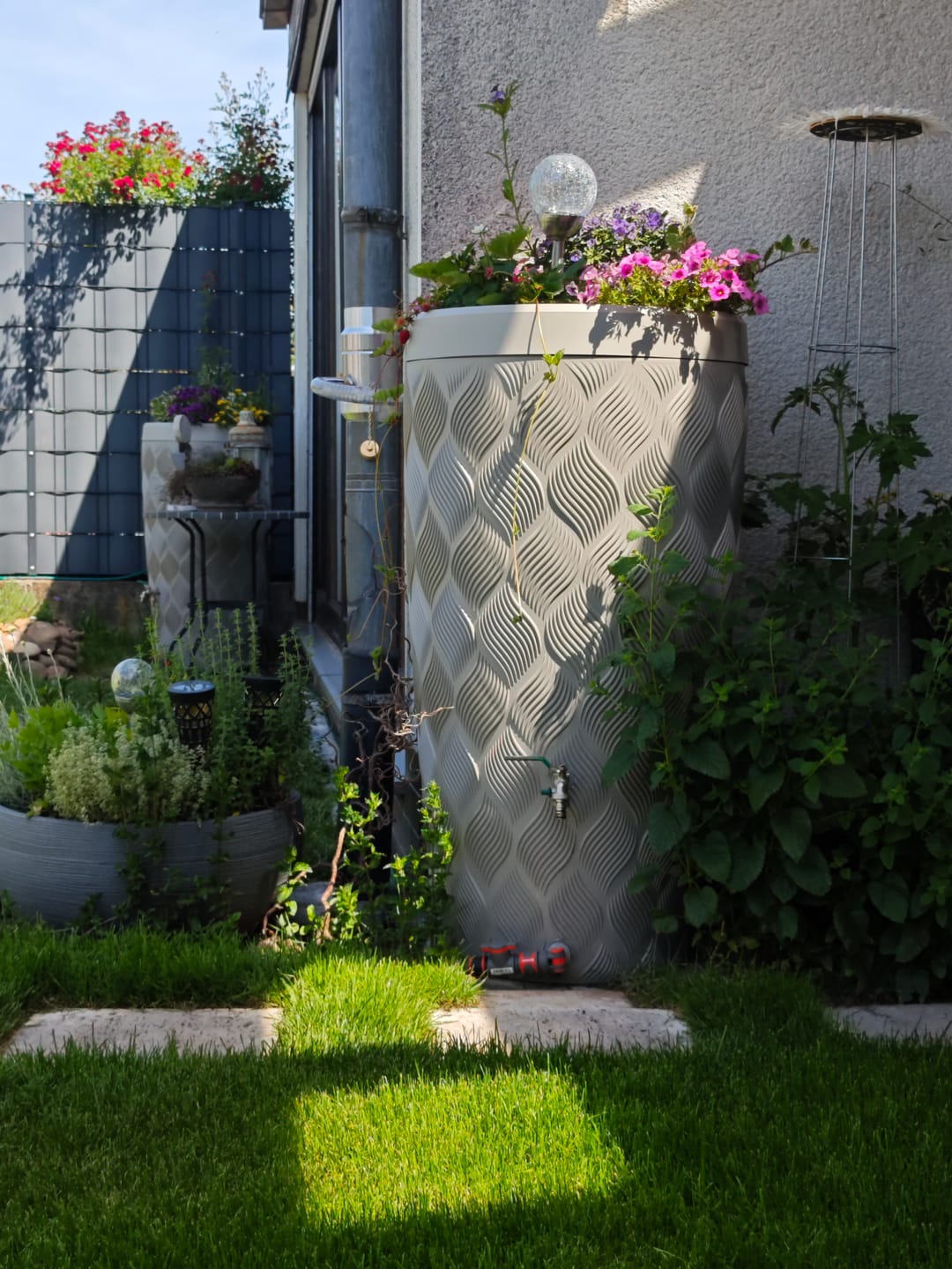 Customer photo review of Regentonne Sebareeze 240 Liter – modernes Design & nachhaltige Regenwassernutzung
