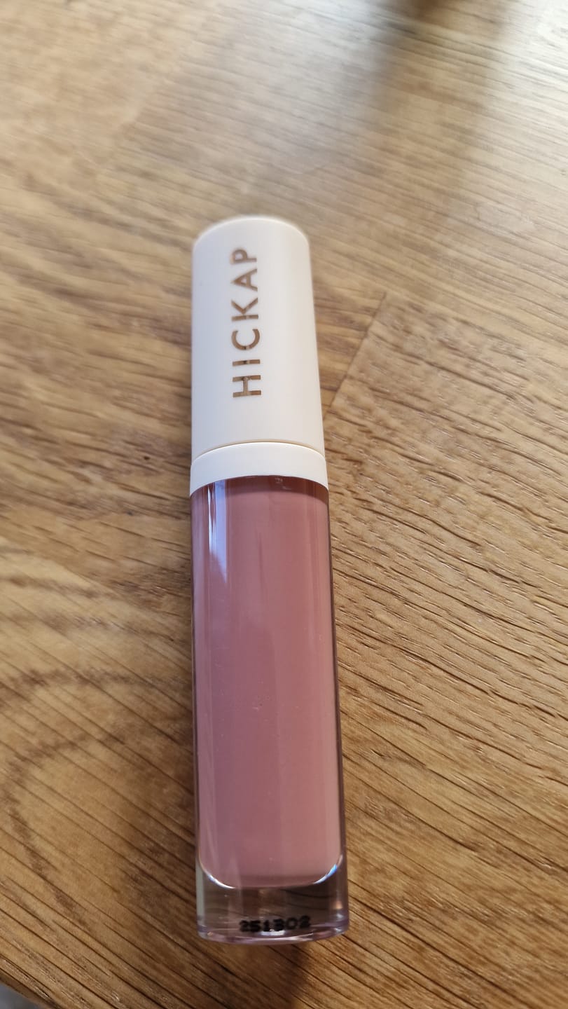 Customer photo review of Dewy Lips Velvet Gloss - Toasted Apricot
