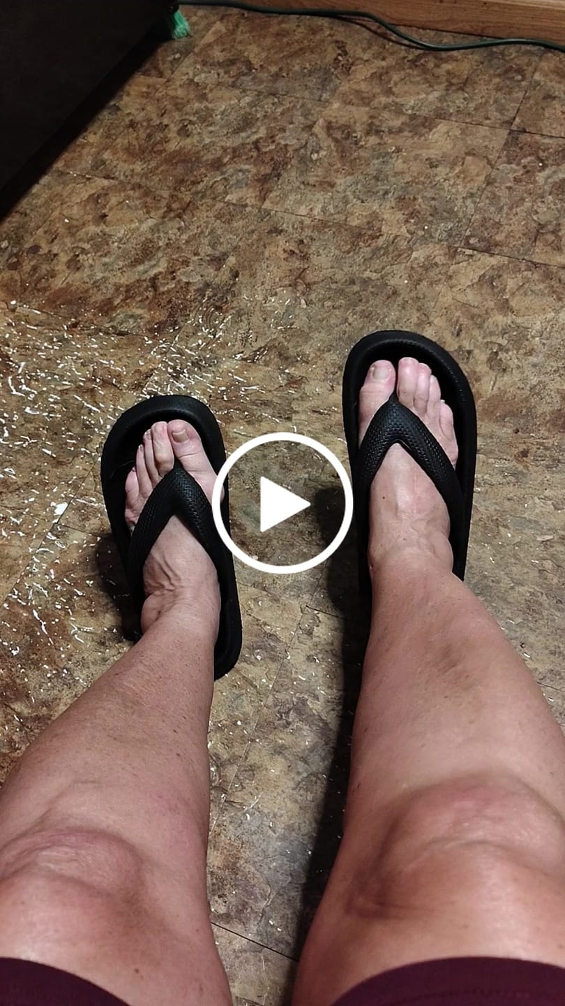 Customer video review of Cloud Slides - Cushioned Flip Flops