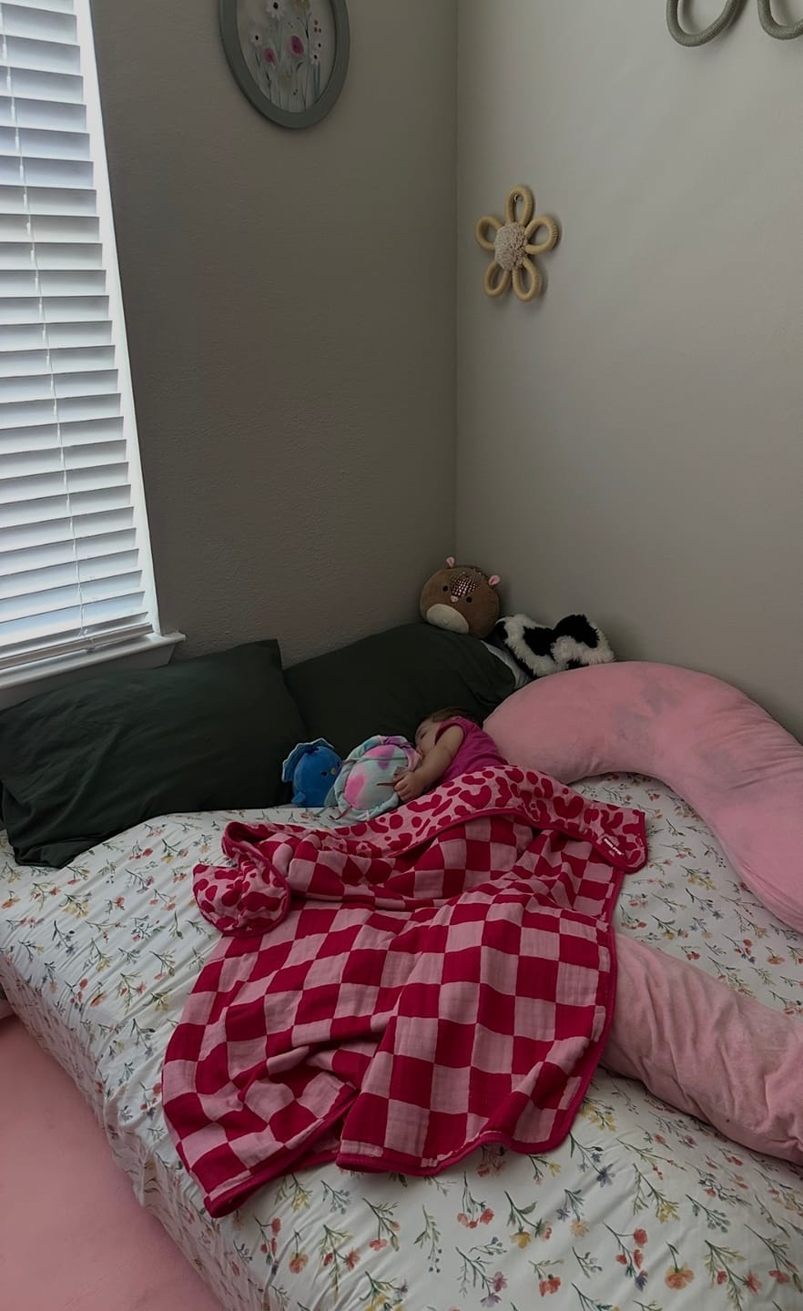 Customer photo review of Organic Muslin Quilt in Bubble Gum Checkered x Bubble Gum Leopard