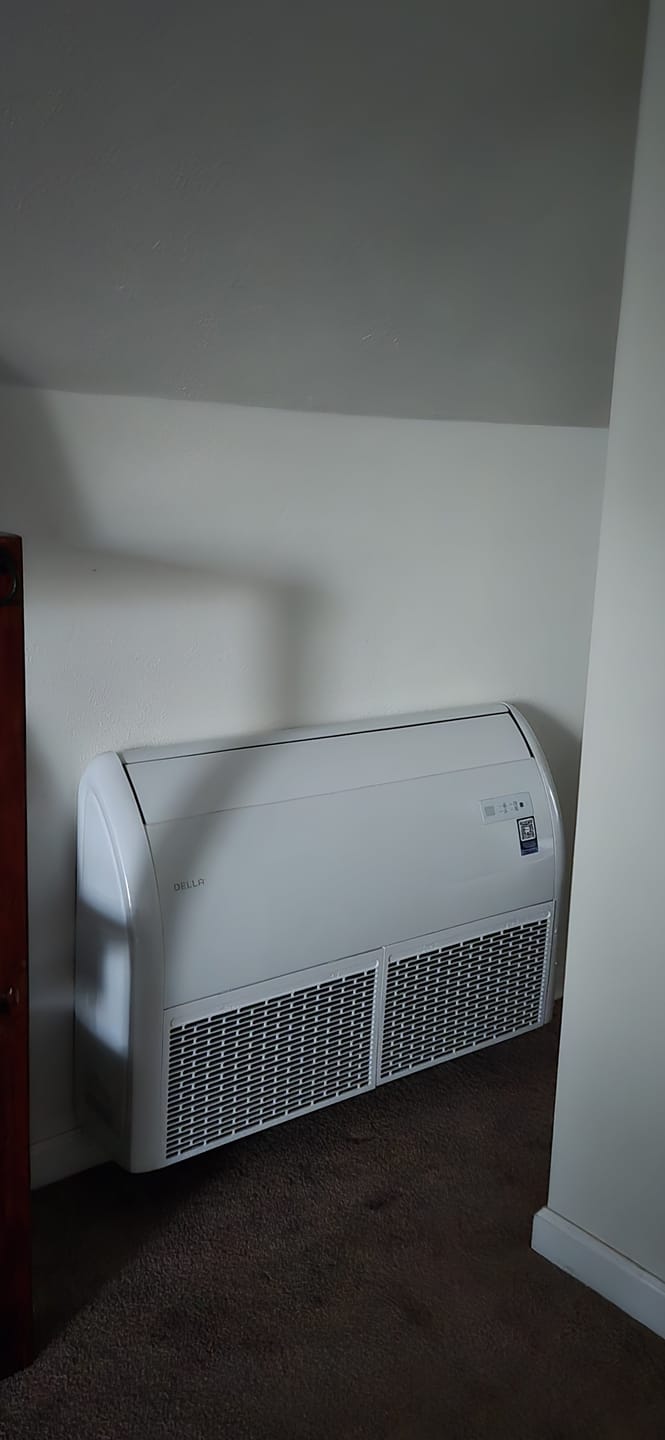 Customer photo review of DELLA 18000 BTU 20.5 SEER2 Floor Mounted Mini Split AC - Up to 1000 Sq. Ft.