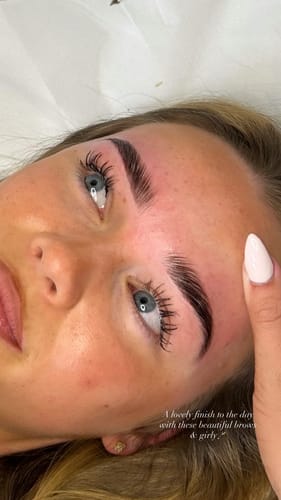 Close-up of a reviewer's perfectly styled brows after treatment with the Cysteamine Brow Lamination Kit.