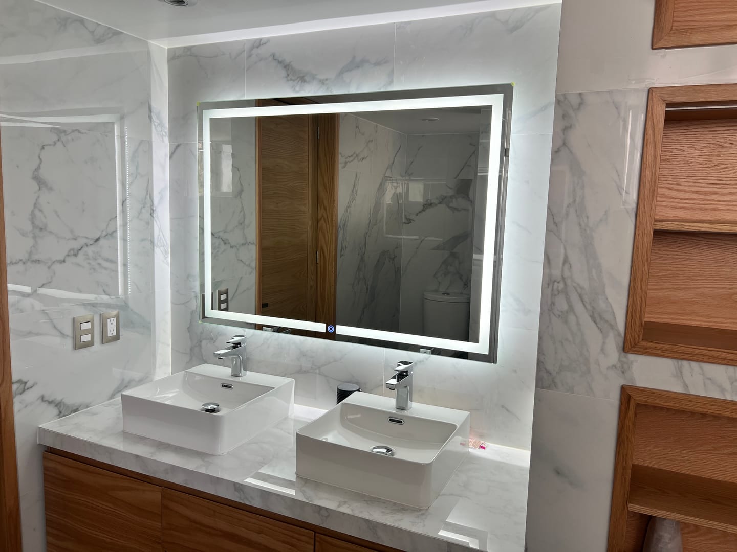 Customer photo review of Espejo para baño con luz LED rectangular 120x90 cm encendido touch | Glanz Luminous Glass Prestige ARD