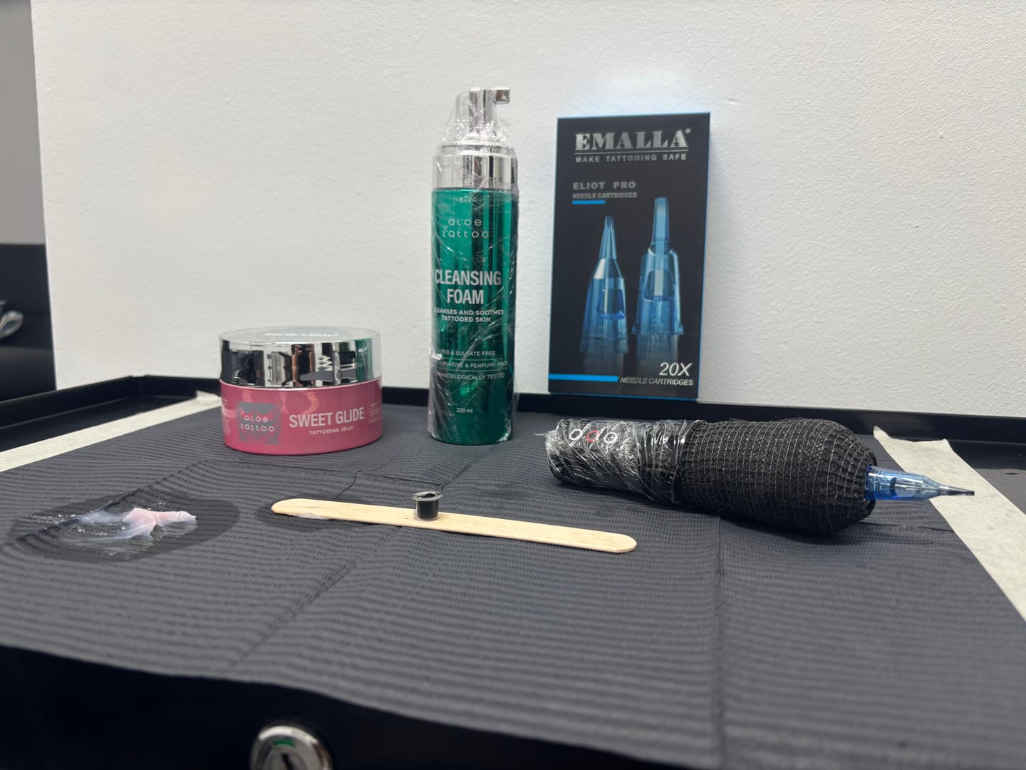 Customer photo review of EMALLA Eliot Pro Tattoo Cartridge Needles Round Liner (Box of 20)