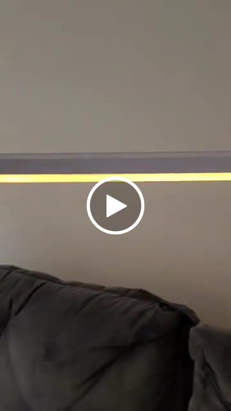Customer video review of Luminária Inteligente com Sensor de Movimento Recarregável