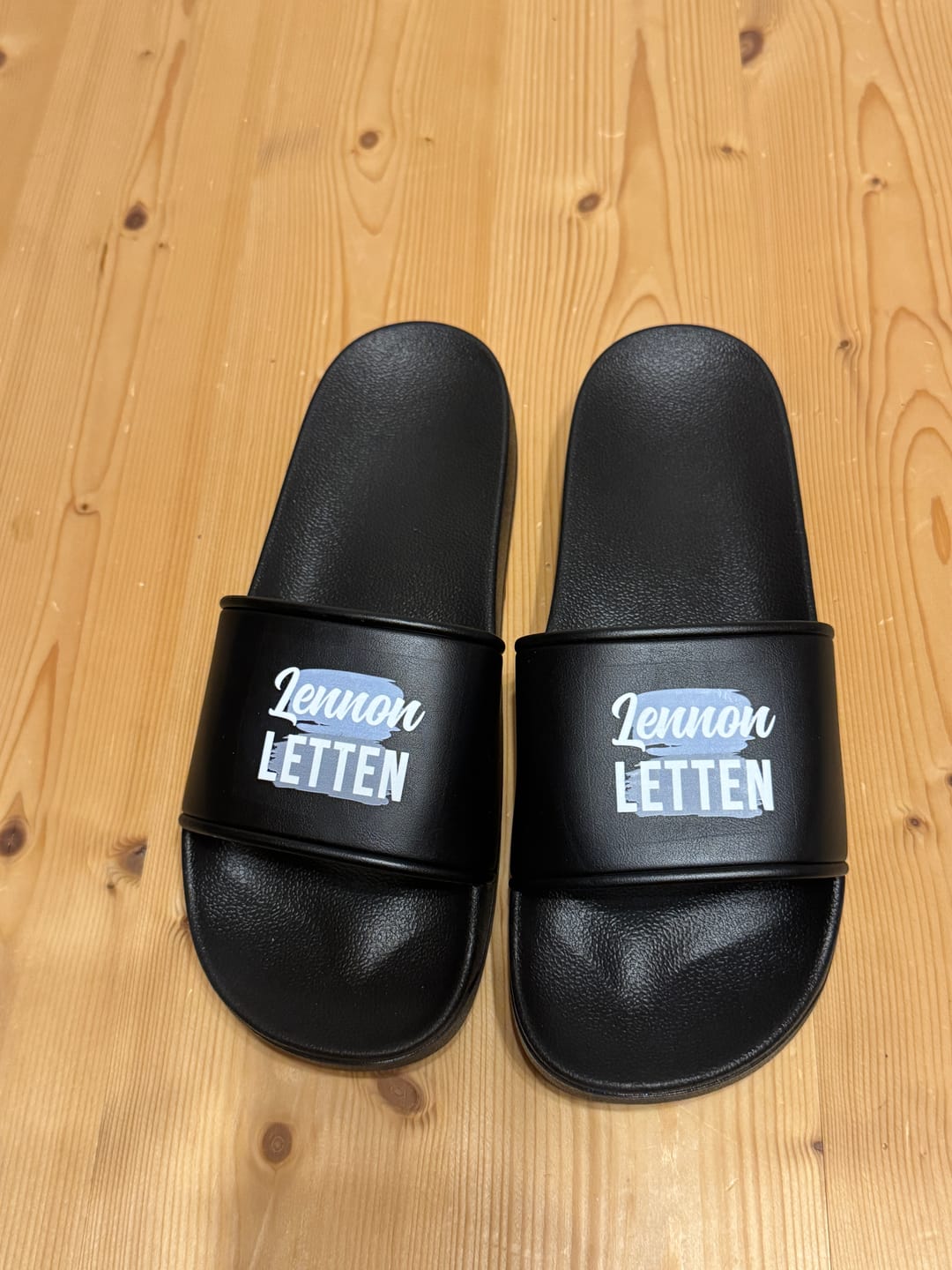 Customer photo review of Deine Letten - Personalisierte Badeschlappen mit Name