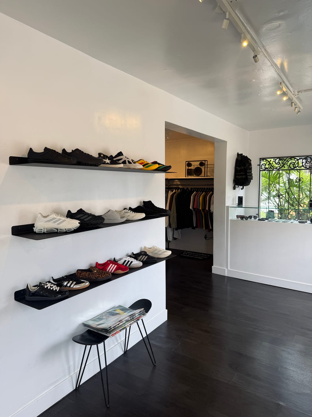 Customer photo review of Modern Metal Floating Shelf - Minimalist Wall Storage & Display