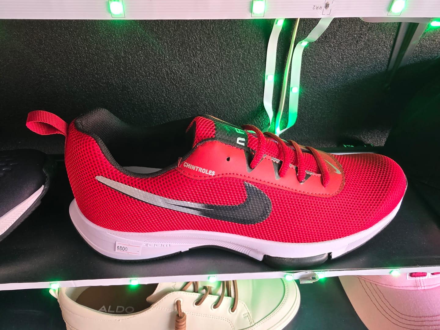 Customer photo review of Tenis 025 Rojo Negro Plata