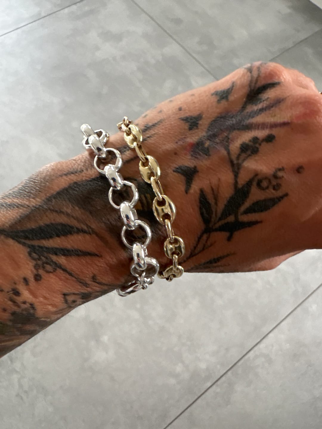 Customer photo review of Maximalist Rolo Bracelet