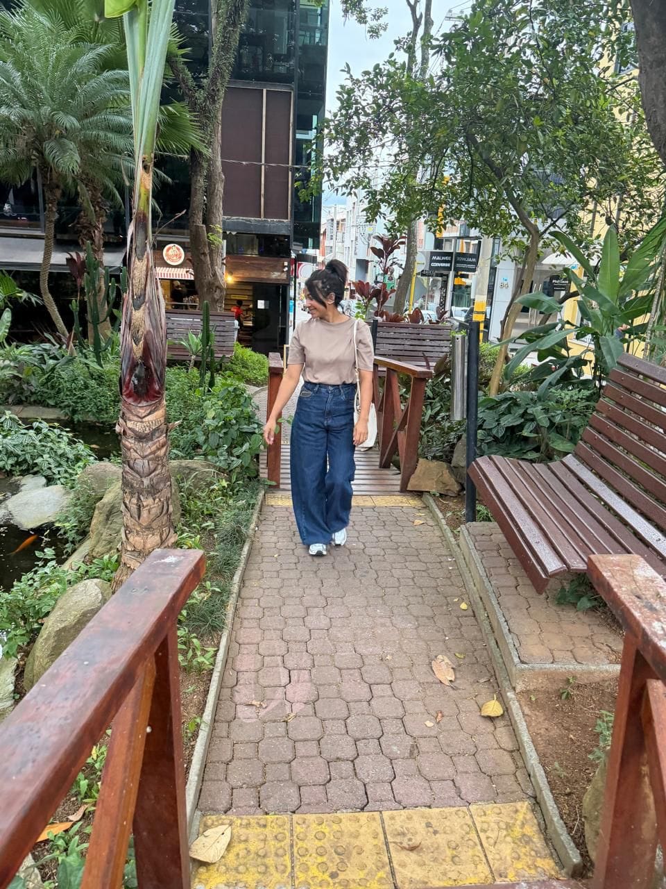 Customer photo review of Calça Jeans Wide Leg Buriti Azul Escuro