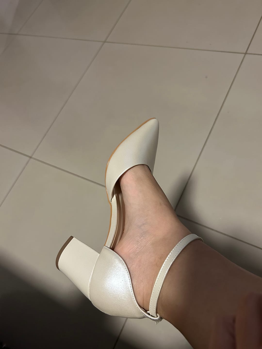 Customer photo review of Scarpin Noiva Couro Perolado Off White