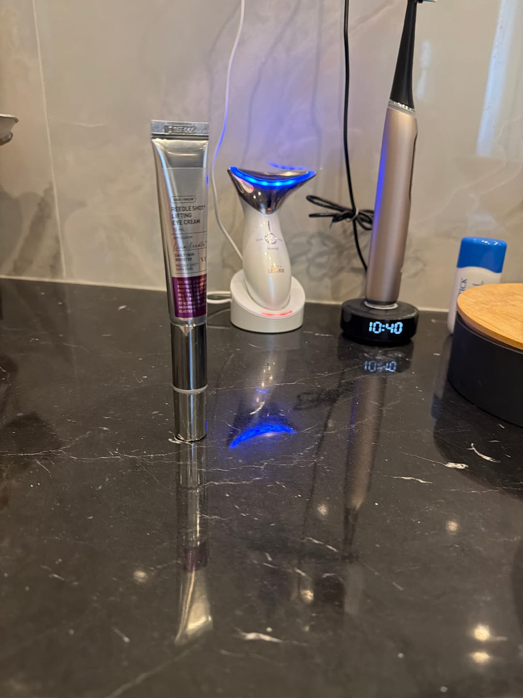 Customer photo review of Masāžas liftinga krēms ādai ap acīm ar mikroadatām VT Cosmetics Reedle Shot Lifting Eye Cream