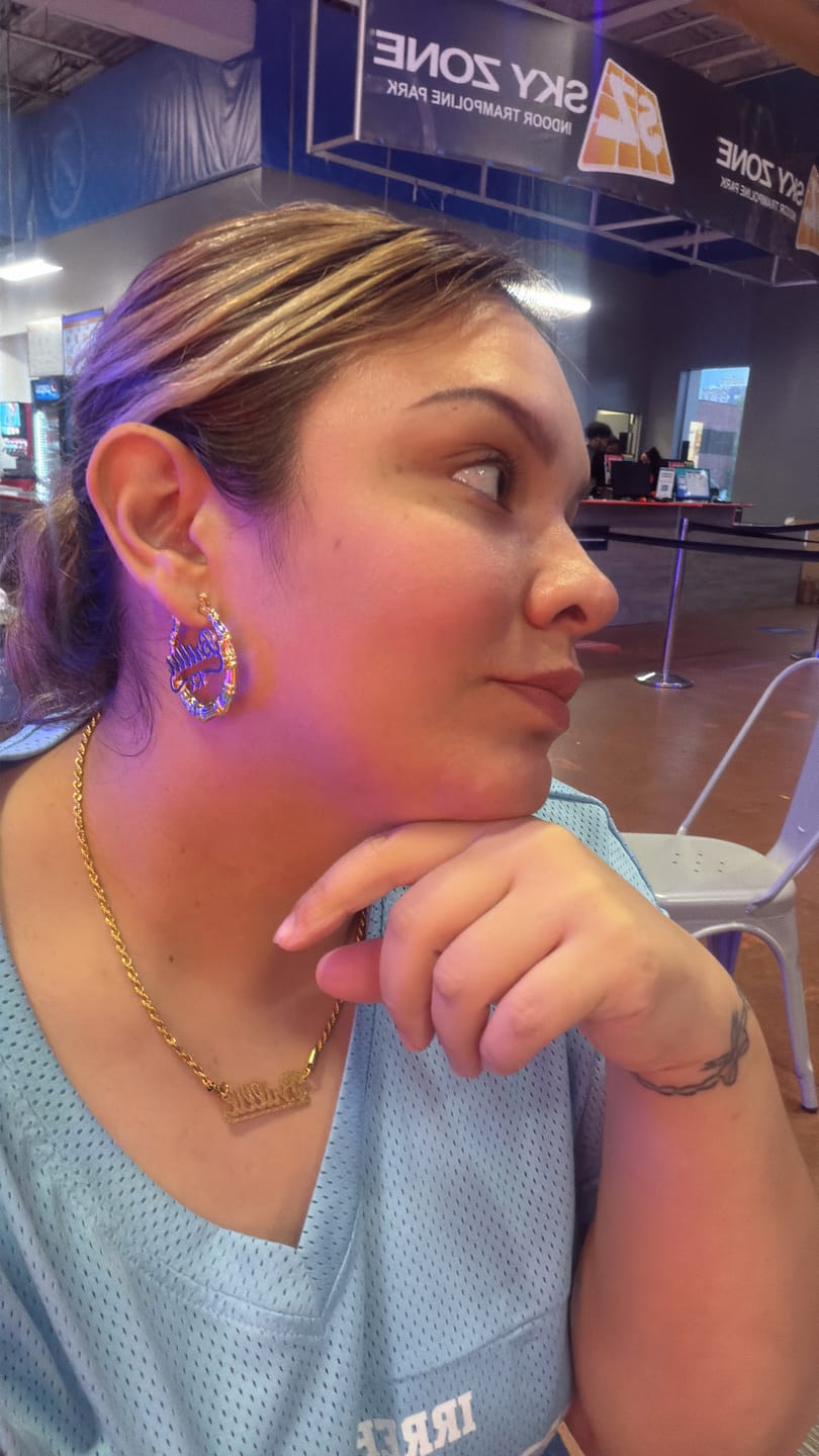 Customer photo review of Diamond Cut Underline Name Necklace