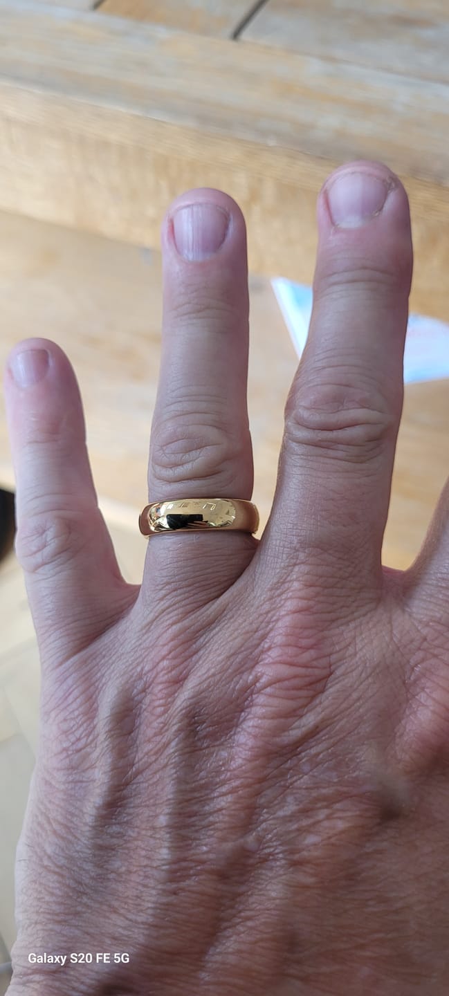 Customer photo review of Gold 6mm Wonder Ring