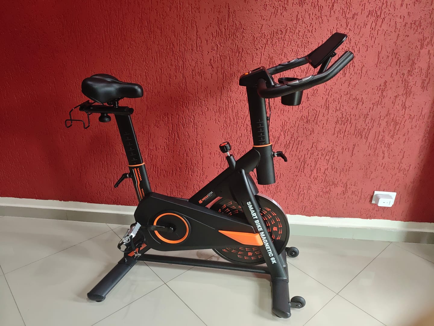 Customer photo review of Bike Spinning Smart Magnetic 6K | Resistência Magnética Potente | Banco Ultra Soft | Suporta 160 Kg