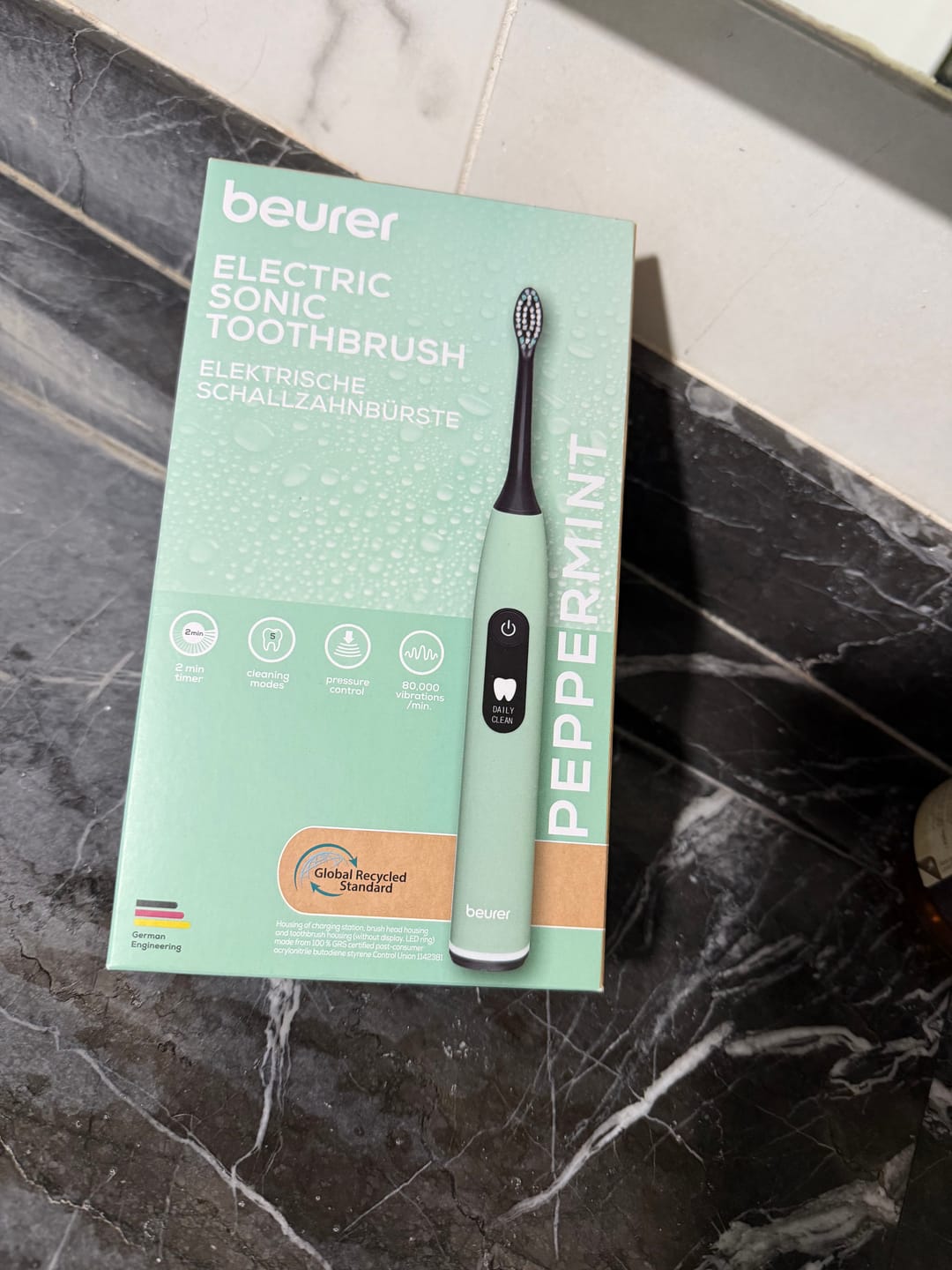 Customer photo review of Cepillo Dental Eléctrico Recargable | Sónico | Con 5 Programas de Limpieza y 2 Cabezales | Beurer