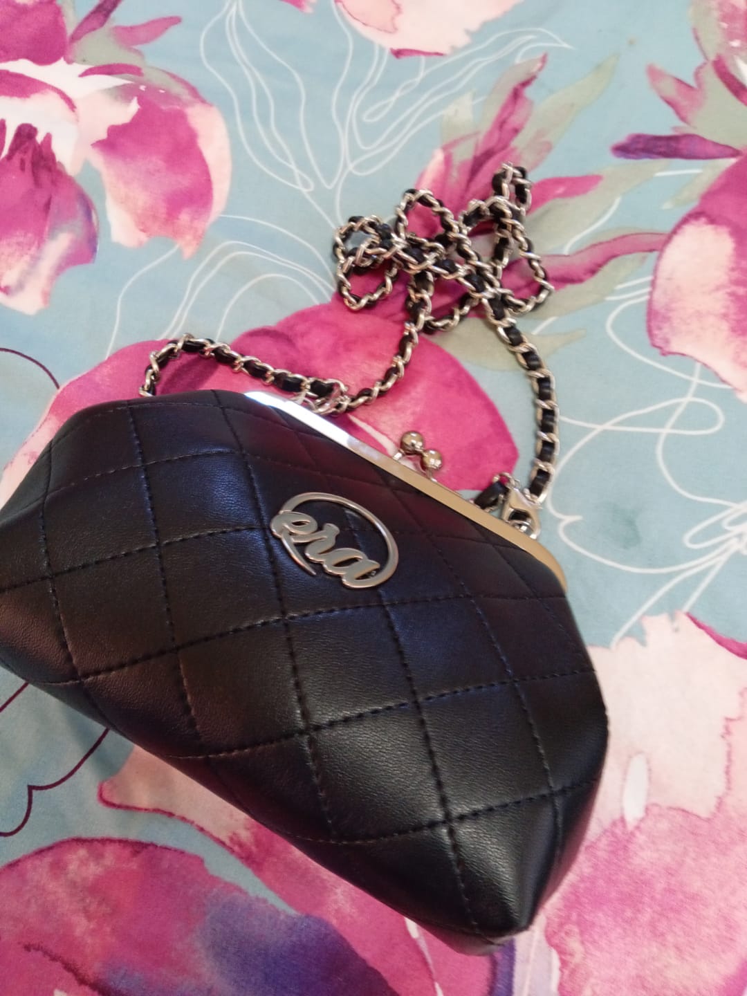 Customer photo review of ERA Mini Kisslock Chain Bag – Black