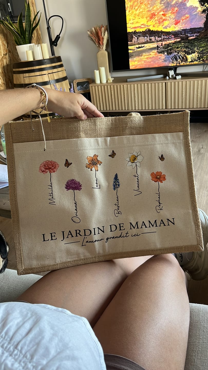 Customer photo review of L'amour grandit ici - Sac personnalisé avec fleurs et prénoms pour maman