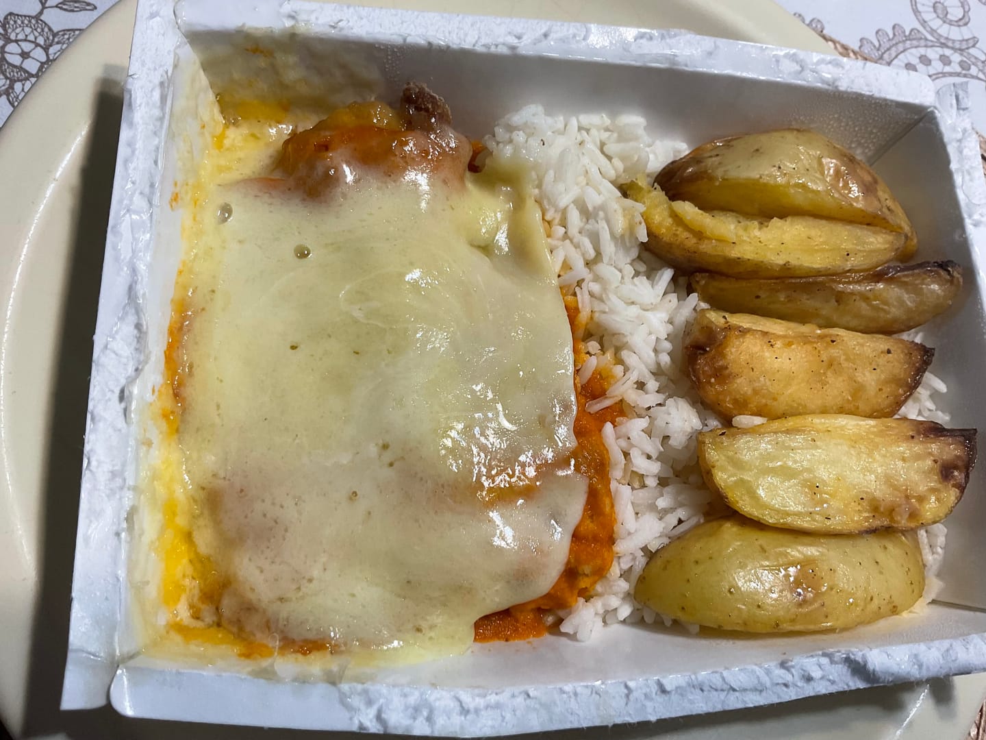 Customer photo review of Parmegiana de Frango, Arroz Branco e Batata Rústica