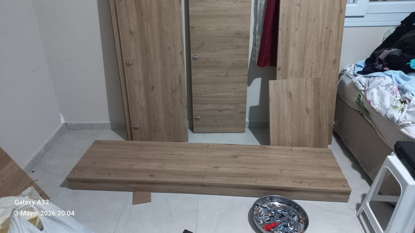 Customer photo review of Rani BA114 Geniş Gardırop Elbise Dolabı 6 Kapaklı 16 Raflı 2 Askılı Sepet Ceviz - Beyaz