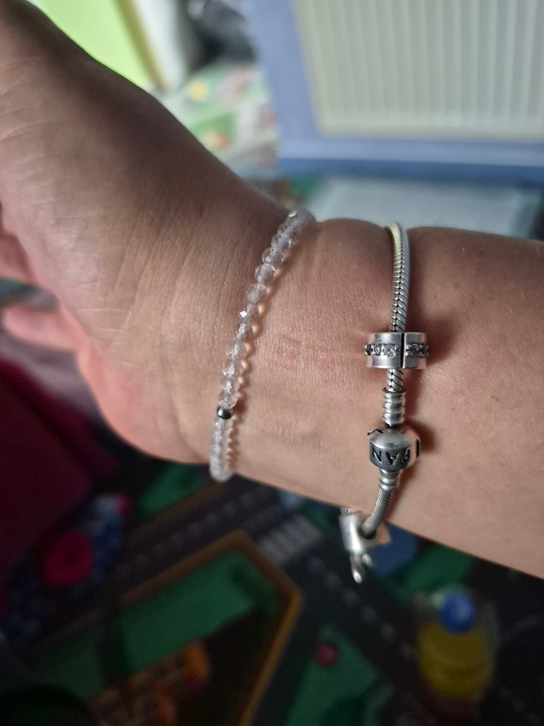 Customer photo review of Bergkristall Naturstein Armband mit Silberperle
