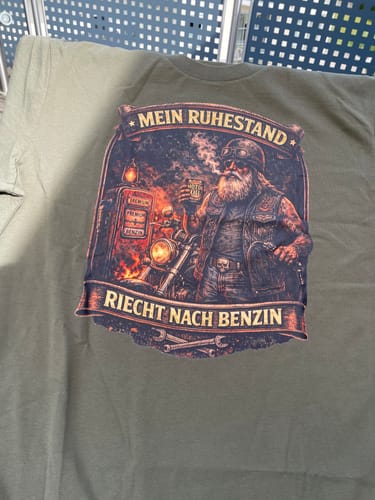 Customer photo review of Mein Ruhestand riecht nach Benzin - T-Shirt für echte Originale