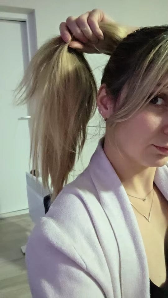 Customer photo review of Remy Ponytail Extension – Glatt