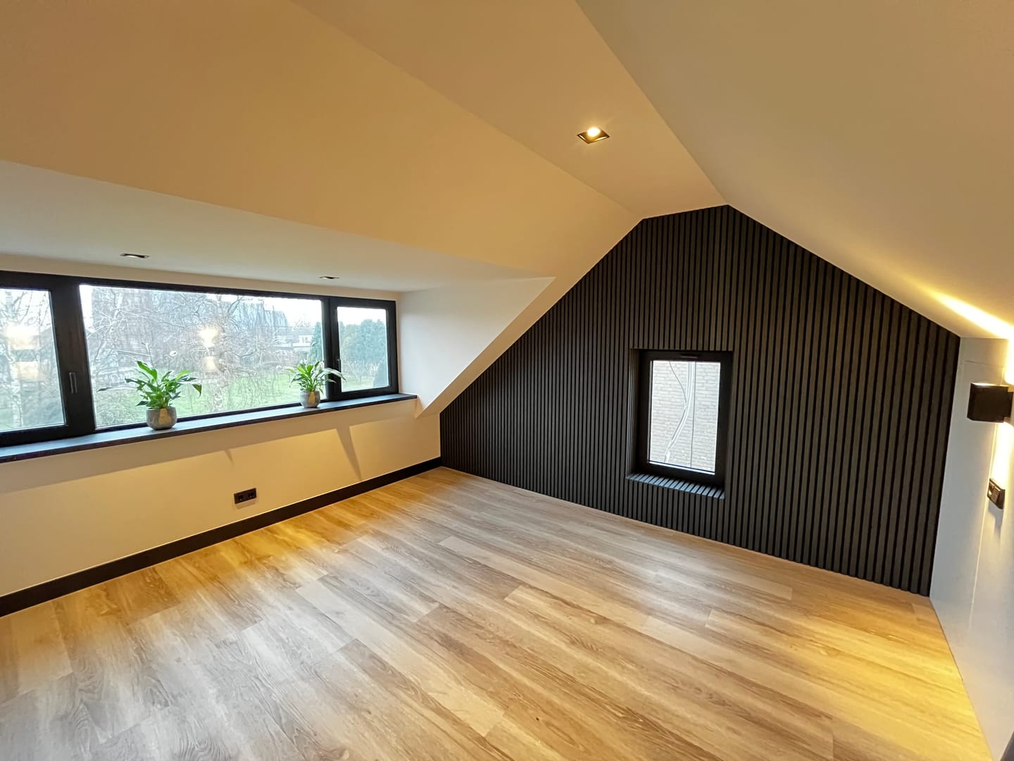 Customer photo review of AkuPanel Eindlat Walnoot Hout 300cm Afwerklijst