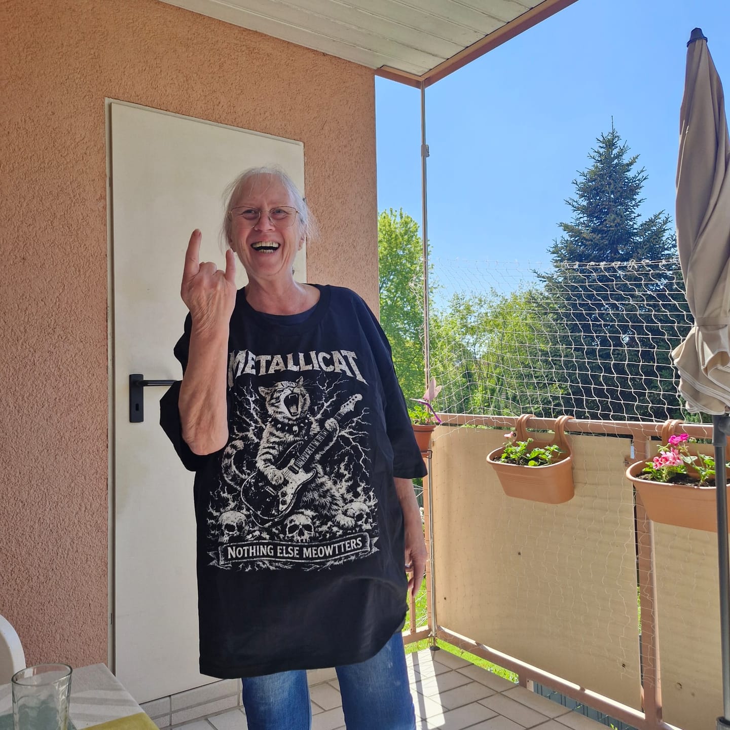 Customer photo review of Metallicat Premium T-Shirt