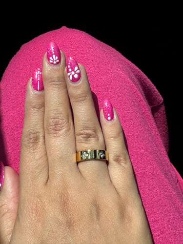 Close-up of a reviewer wearing the gold Eloise Birthstone Ring, showing the detailed clover settings.