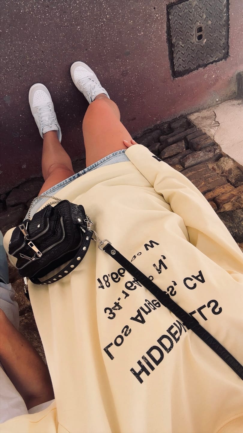 Customer photo review of VINTAGE LOGO LONGSLEEVE T-SHIRT BUTTER YELLOW