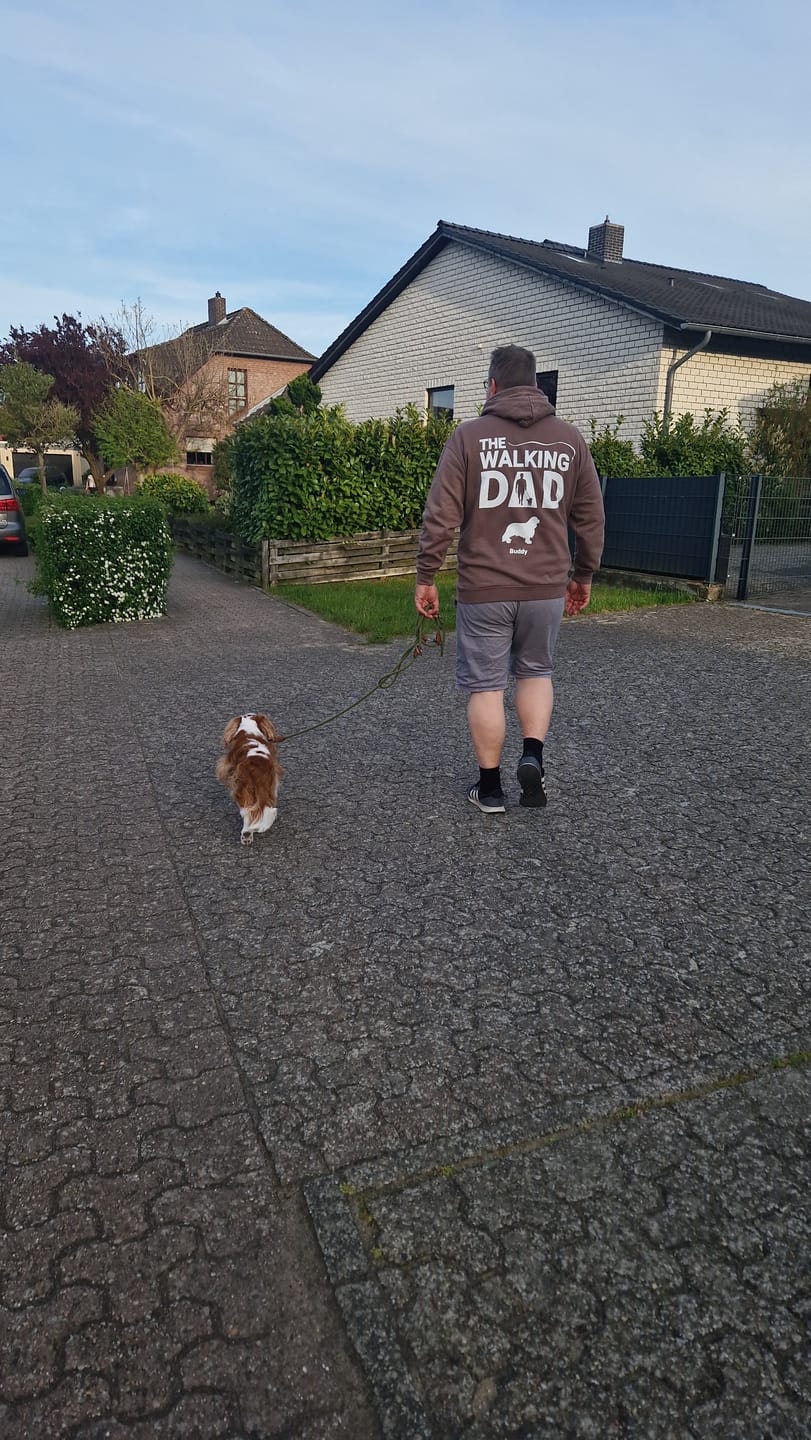 Customer photo review of Personalisierter Hoodie - The Walking Dad