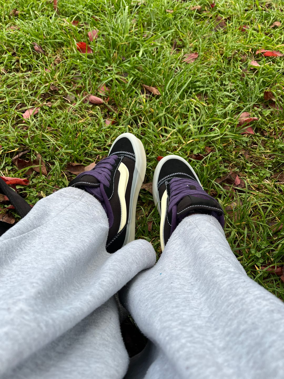 Customer photo review of Zapatilla Vans Knu Skool Mujer Negro - Morado