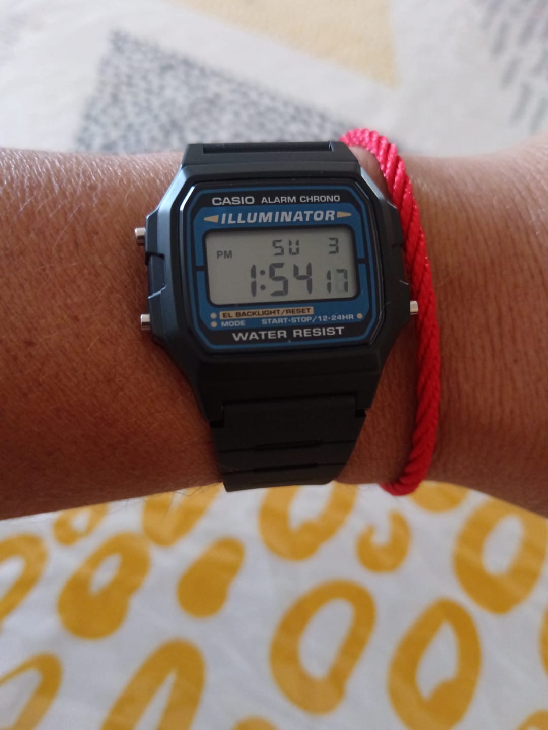 Customer photo review of Reloj Casio Vintage F-105W-1ADF Azul/Negro Illuminator NOS