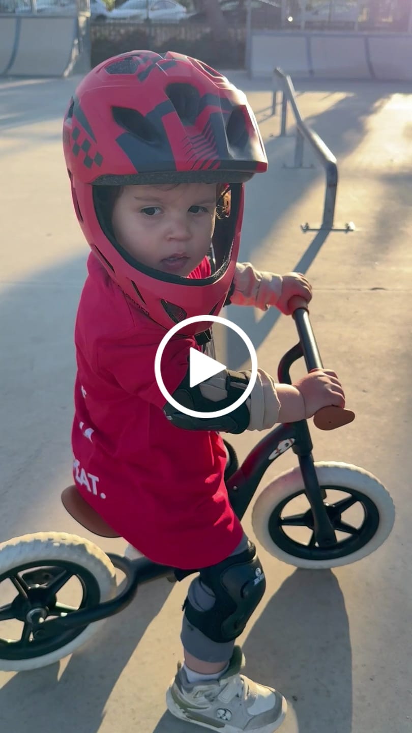 Customer video review of קסדה מלאה לאופניים לילדים עם אור אחורי Globber Racing