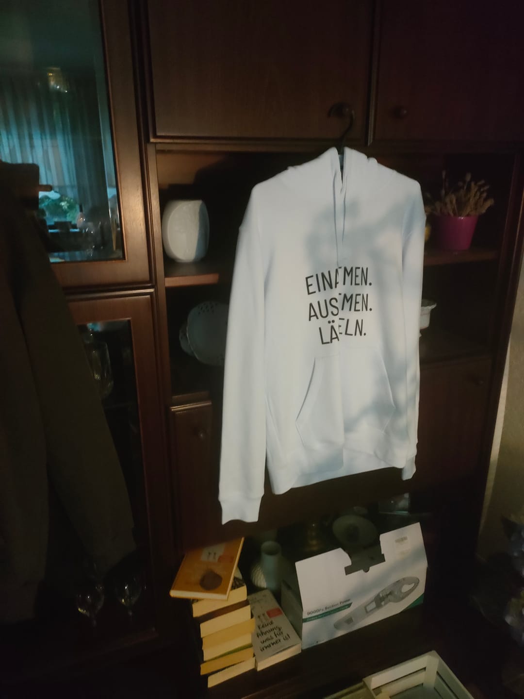 Customer photo review of Einatmen. Ausatmen. Lächeln. Bio Hoodie Unisex
