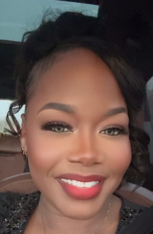 Customer photo review of Amazonia Green Prescription Colored Contact Lenses